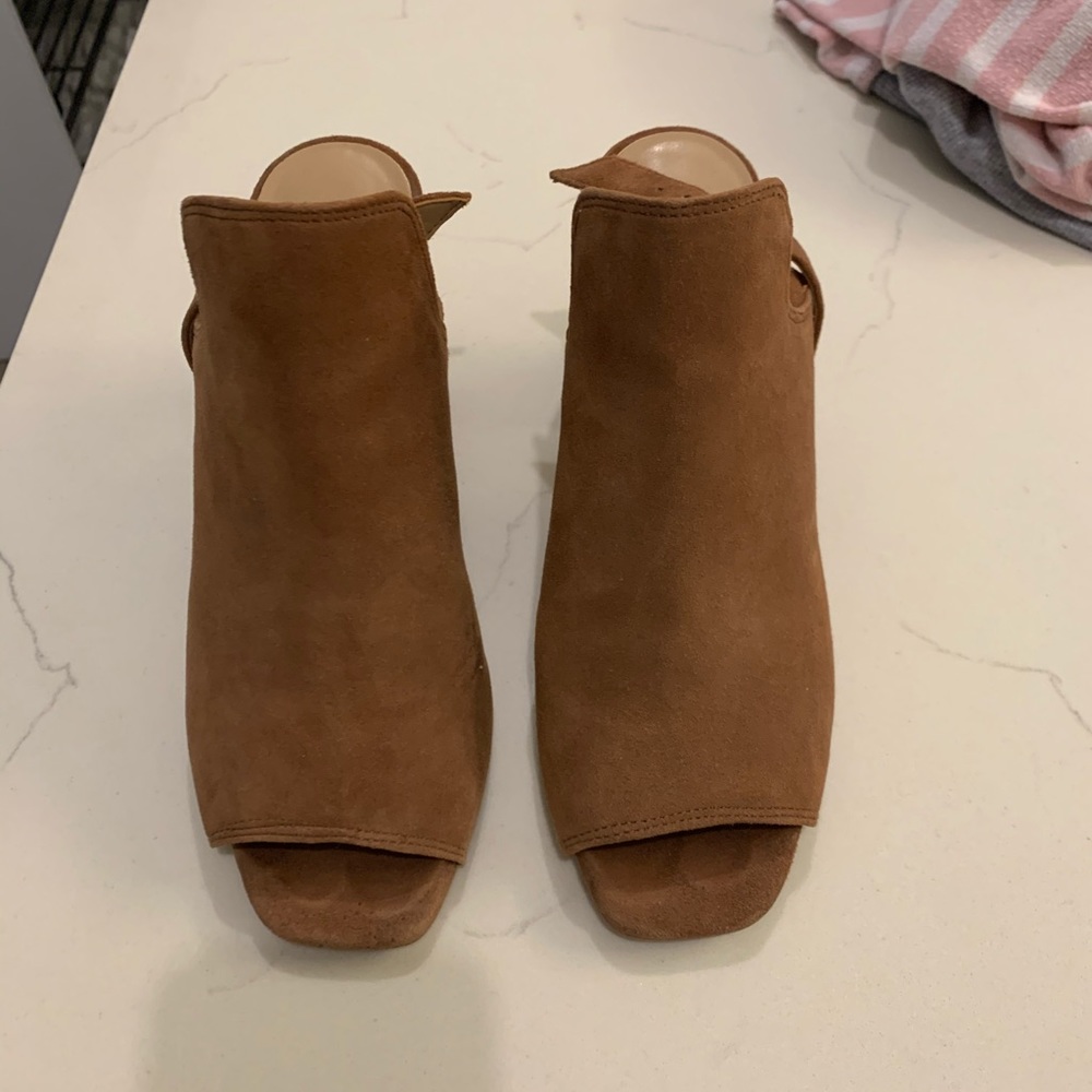 Banana Republic peep toe sandal